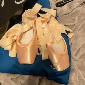 Pointe Shoes